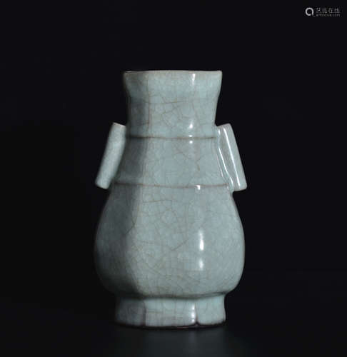 A GE GLAZED BOTTLE WITH