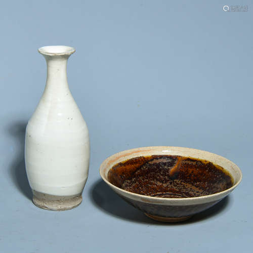 A WHITE GLAZED BOTTLE AND A GROUP OF SMALL CUPS FOR TEA