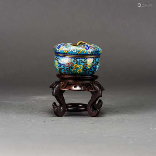 A CLOISONNE BOX AND COVER WITH A WOODEN BASE