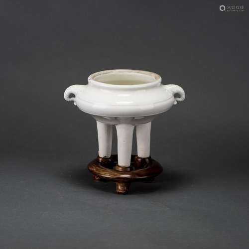 A CHINESE DEHUA TRIPOD CENSER