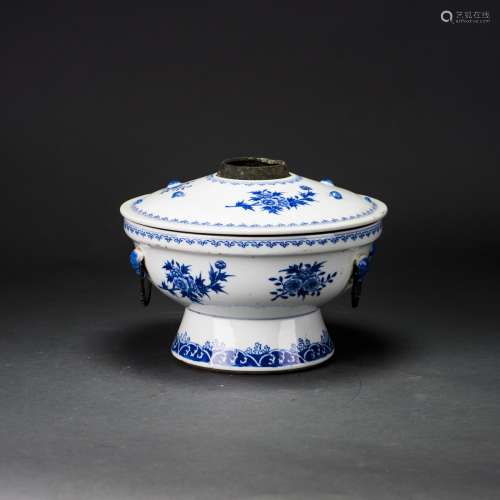 A LARGE BLUE AND WHITE 'FLORAL' STEM BOWL AND COVER