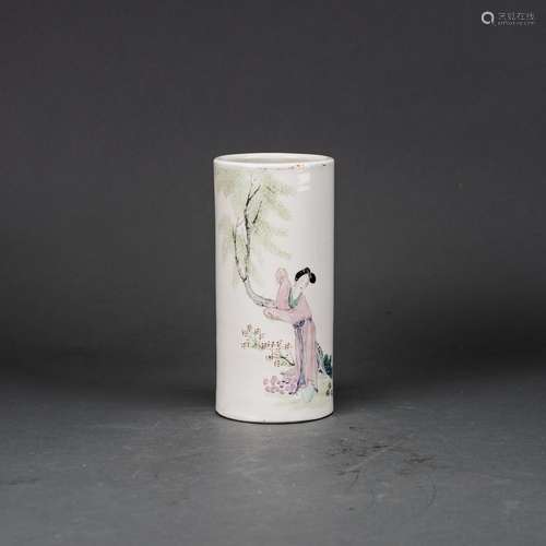 A FAMILLE ROSE 'BEAUTY' BRUSH POT