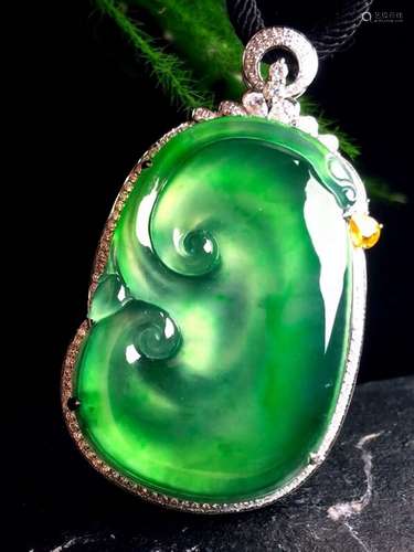 A JADEITE PENDANT, GIA CERTIFIED