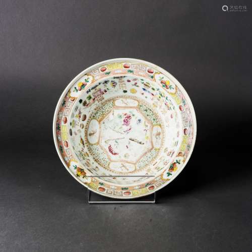 A FAMILLE ROSE ‘FLORAL' DISH