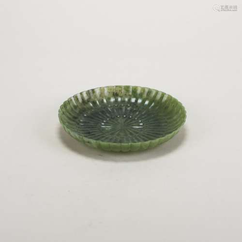 A CARVED SPINACH-GREEN JADE 'CHRYSANTHEMUM' DISH