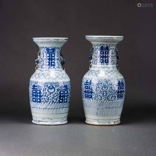 A PAIR OF CHINESE  BLUE AND WHITE VASES
