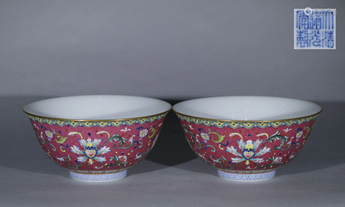 A PAIR OF CHINESE PORCELAIN BOWLS