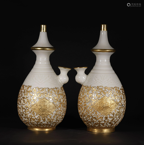 A PAIR OF PORCELAIN GOLD RIMMED WATER BOTTLES