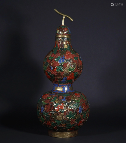 A CHINESE VINTAGE CARVED LACQUER DECORATIVE ITEM