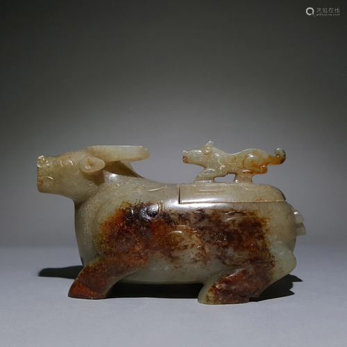 A CHINESE VINTAGE JADE FIGURINE