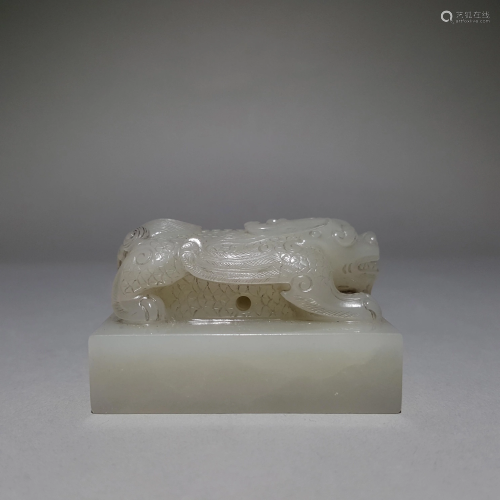 A CHINESE VINTAE WHTIE JADE SEAL