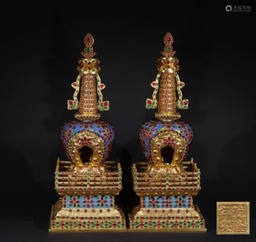 A PAIR OF CHINESE GILT BRONZE RELICS TOWERS