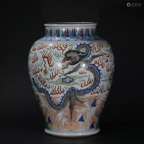 A CHINESE VINTAGE PORCELAIN JAR