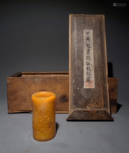 A CHINESE TIAN HUANG BRUSH HOLDER