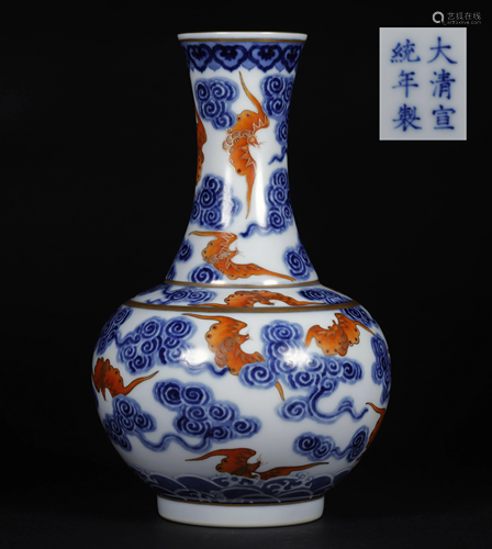 A CHINESE PORCELAIN VASE