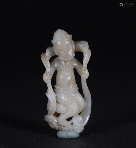 A CHINESE VINTAGE JADE HUMAN FIGURINE