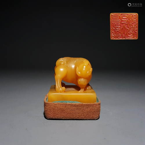 A CHINESE TIAN HUANG STONE SEAL