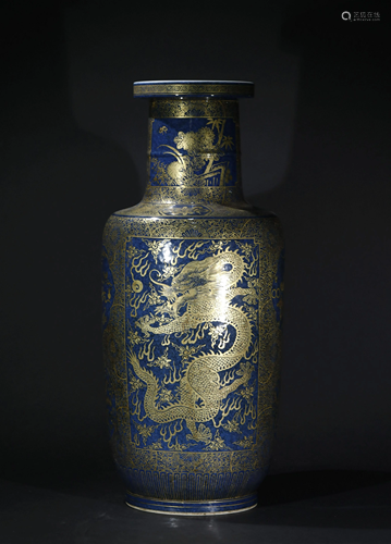 A CHINESE PORCELAIN VASE