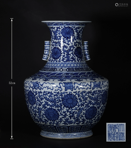 A CHINESE VINTAGE PORCELAIN ZUN