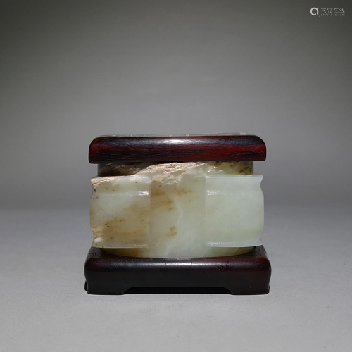 A CHINESE VINTAGE JADE CONG