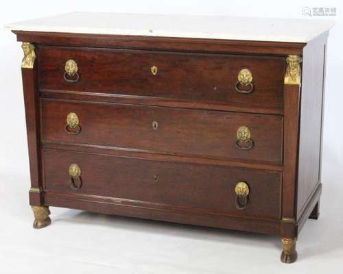 LARGE COMMODE en acajou et placage d'acajou Montan…