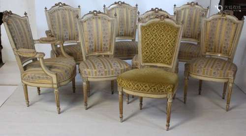 SUITE DE QUATRE CHAISES et quatre fauteuils et un …