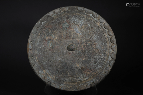 A CHINESE VINTAGE BRONZE MIRROR