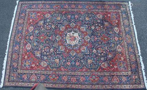 GRAND TAPIS d'Orient en laine à très riche décor d…