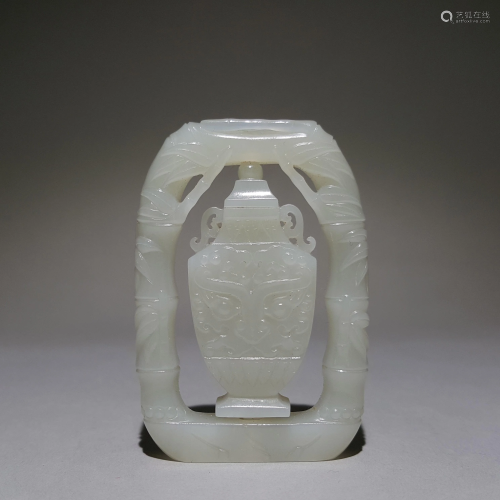 A CHINESE VINTAGE WHITE JADE DECORATIVE PAD