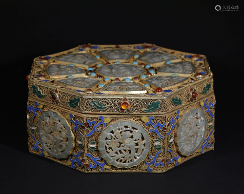 A CHINESE VINTAGE GILT SILVER LIDDED BOX