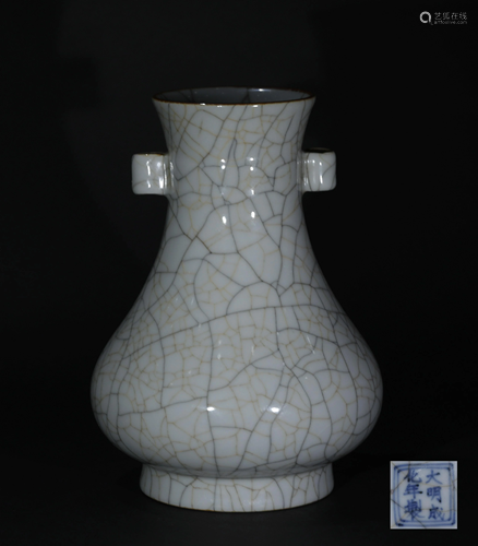 A CHINESE VINTAGE PORCELAIN ZUN