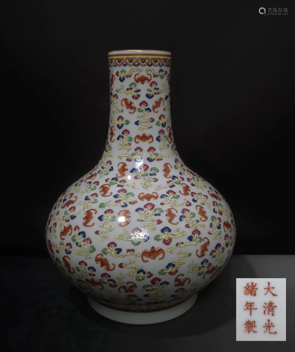 A CHINESE PORCELAIN VASE