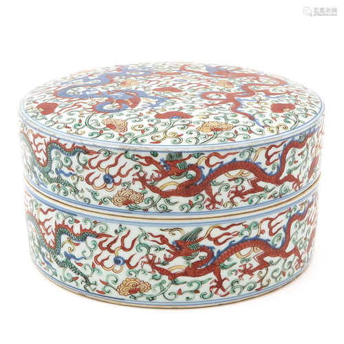 A Doucai Decor Round Box