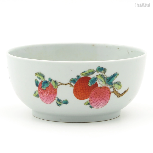 A Famille Rose Peach Decor Bowl