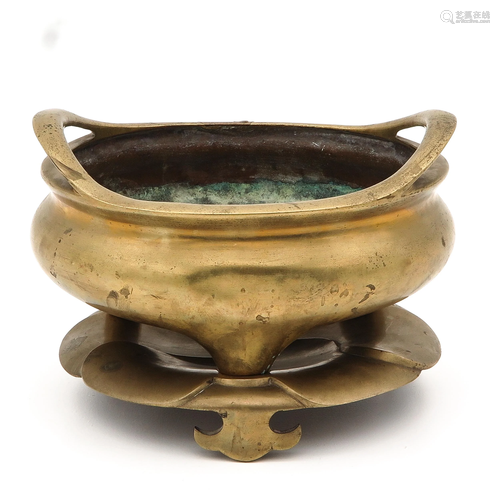 A Bronze Tripod Censer on Base