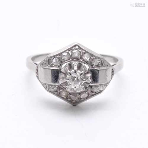A Ladies Art Deco Ring