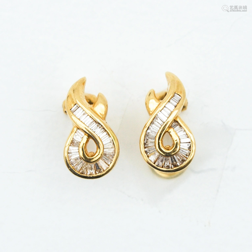 A Pair of 14KG Diamond Earrings