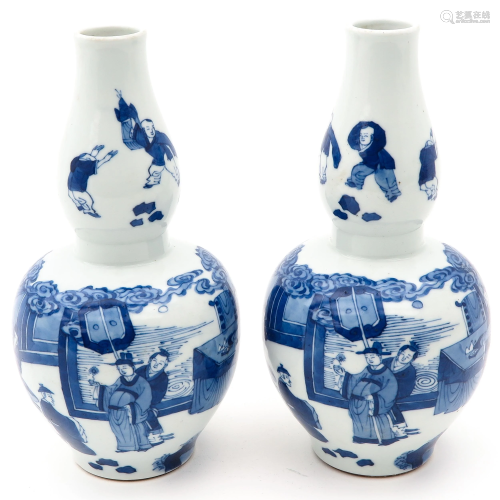 A Pair of Blue and White Gourd Vases