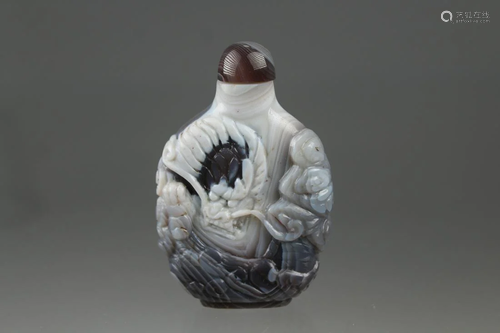 Carved Chinese Agate Dragon Snuff Bottle