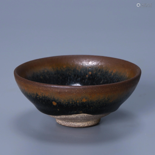 A black-glazed rabbit cup with a kiln built in the Song