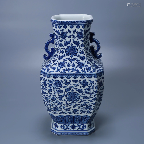 Qing Dynasty blue and white double-eared square statue