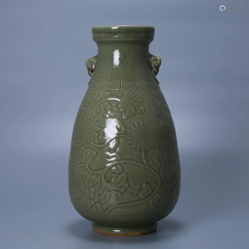 Yuan Dynasty Longquan Kiln Celadon Engraved Flower