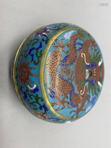 Cloisonne box with eight auspicious clouds and dragons,