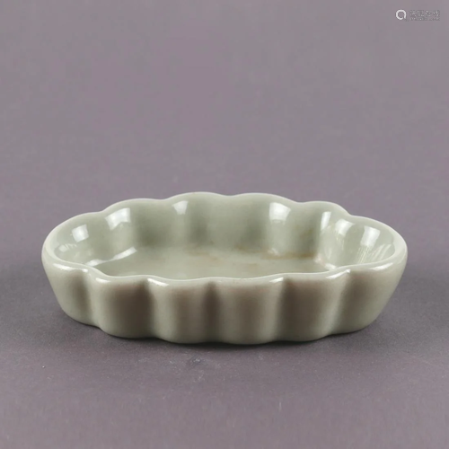 A Chinese Green Glazed Porcelain Brush Washer