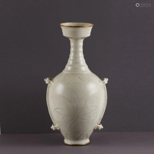 A Chinese Ding Yao Porcelain Vase
