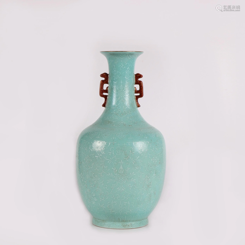 A Chinese Green Glazed Vase