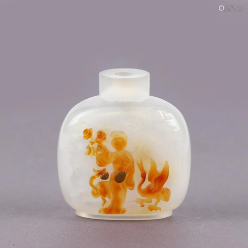 A Chinese Agate Snuff Bottle