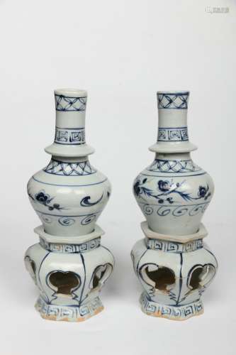pair of chinese blue and white porcelain vases,yuan dynasty