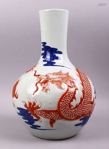 A LARGE 19TH / 20TH CENTURY CHINESE IRON RED & UNDERGLAZE BLUE DRAGON PORCELAIN BOTTLE VASE, with an