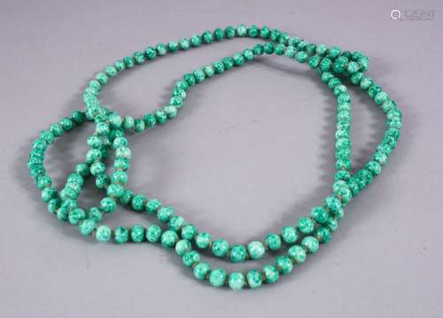 A CHINESE CARVED APPLE GREEN JADE LIKE NECKLACE, 118CM APPROX OPEN.